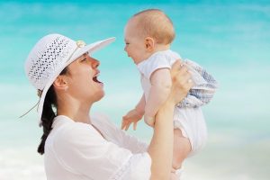 Tips om met je baby naar het strand te gaan